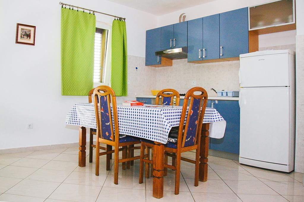 Apartments Dada Omiš Chambre photo