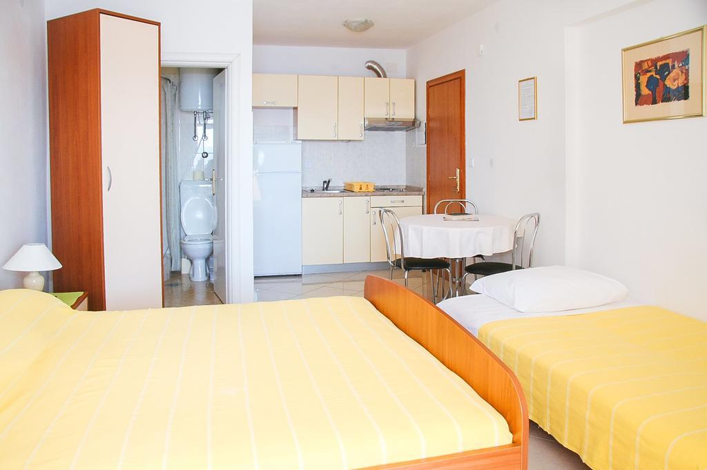 Apartments Dada Omiš Chambre photo