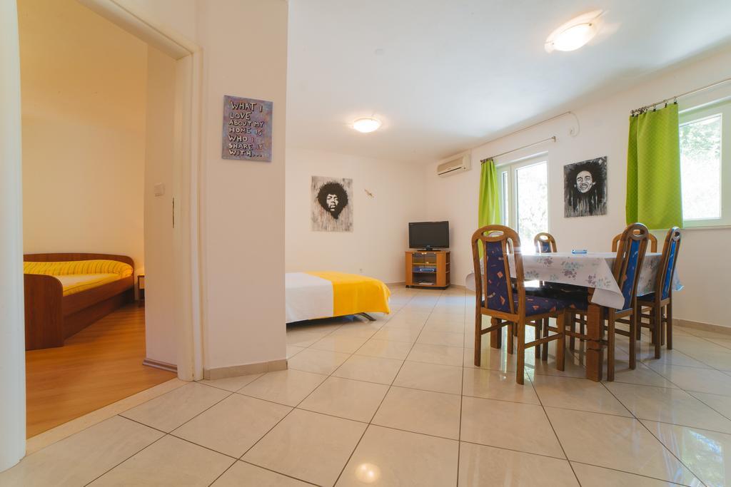 Apartments Dada Omiš Chambre photo