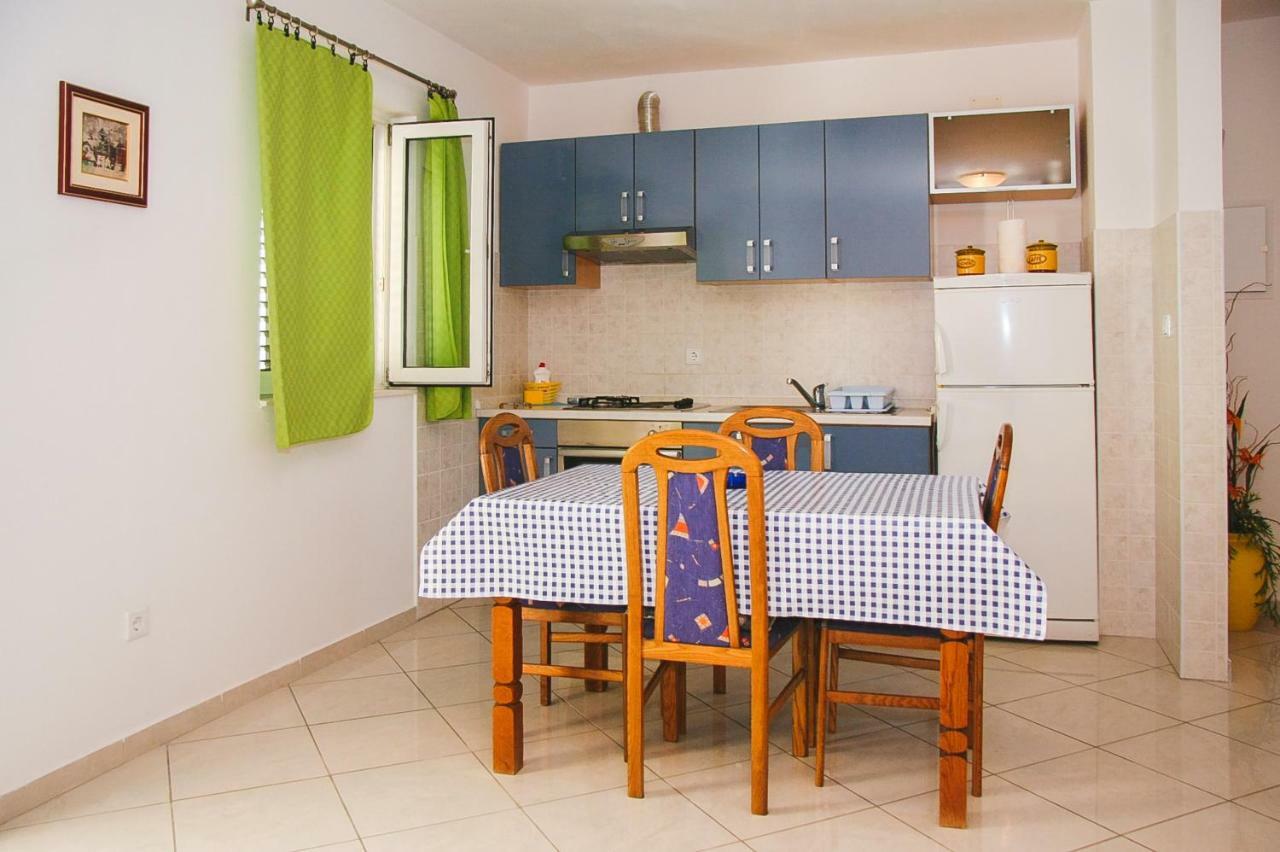 Apartments Dada Omiš Chambre photo